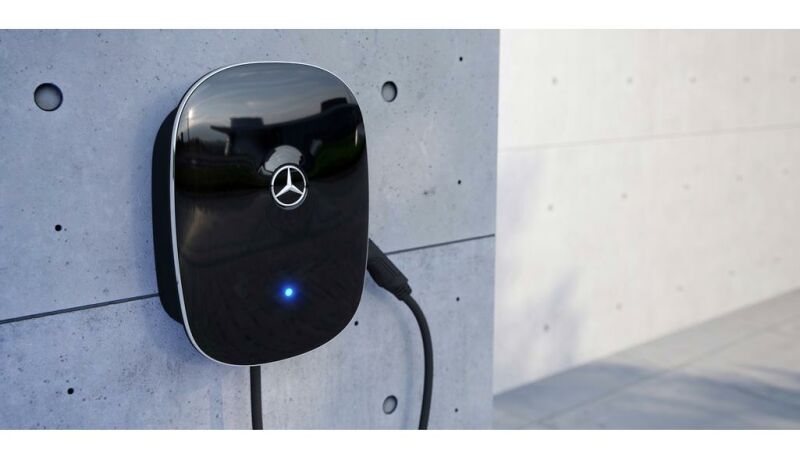 Mercedes-Benz Wallbox China, mit fest verbundenem Ladekabel / schwarz