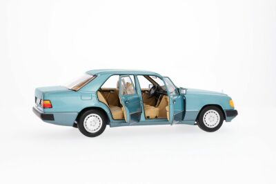 230 E W 124 (1989-1993), Limousine