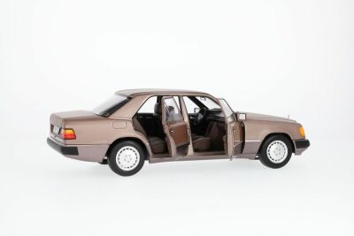 230 E W 124 (1989-1993), Limousine