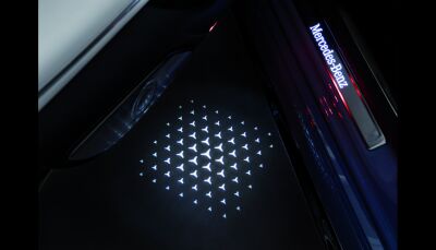 LCD-Projektor, mit animiertem Mercedes-Benz Pattern
